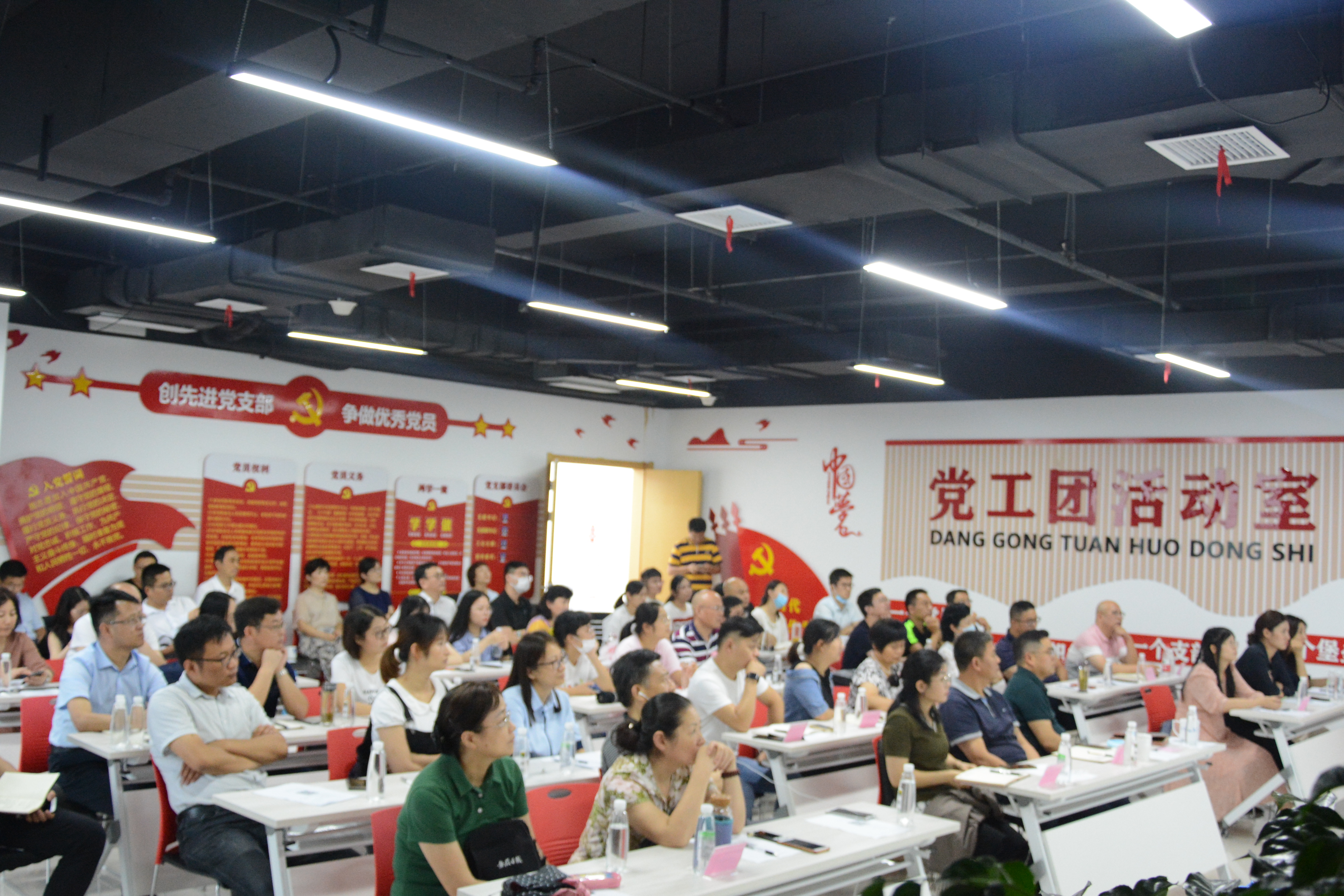 財(cái)稅未來(lái) 深圖遠(yuǎn)慮——熱烈慶?！敦?cái)稅講堂》專題講座在我局成功舉辦